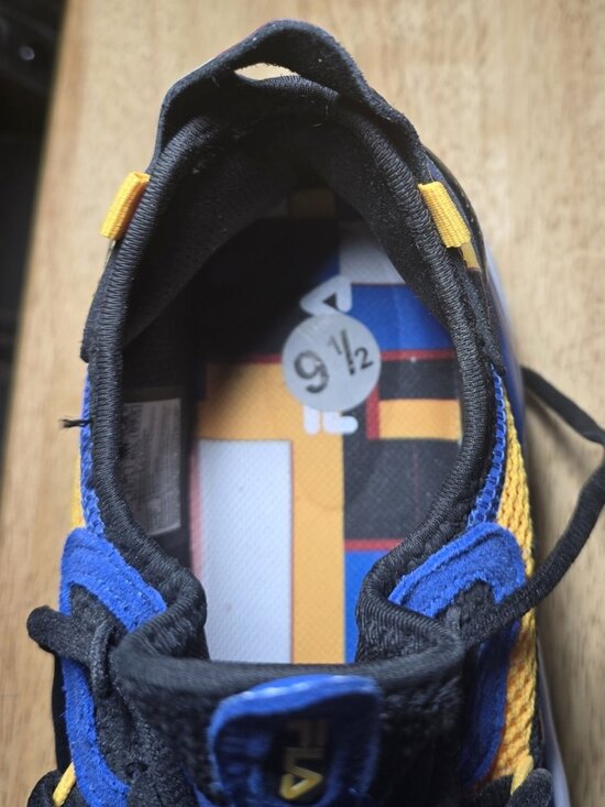 FILA Sneakers, Size US9.5